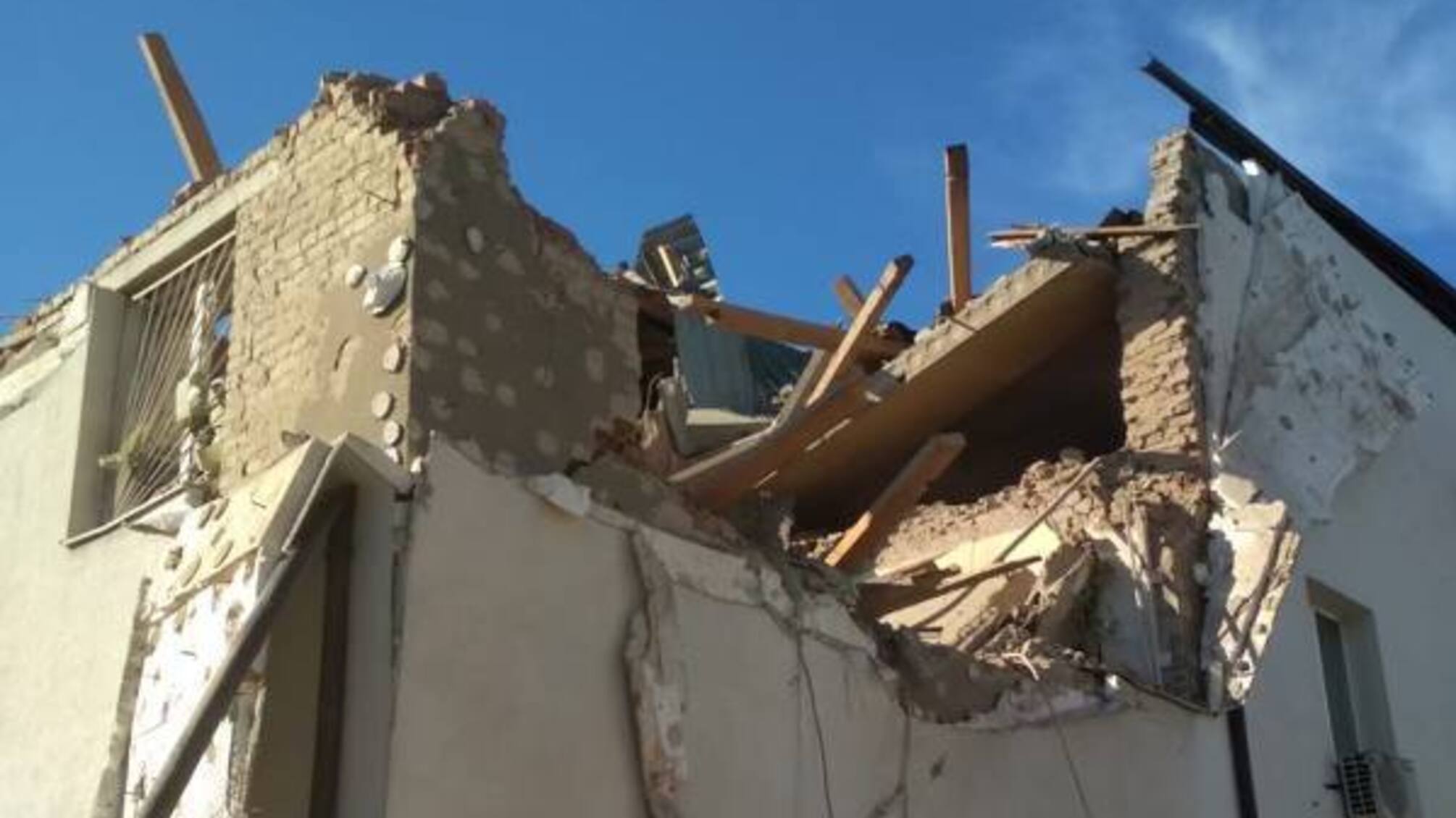 Во Львове под удар вражеских беспилотников попал Научно-исследовательский институт