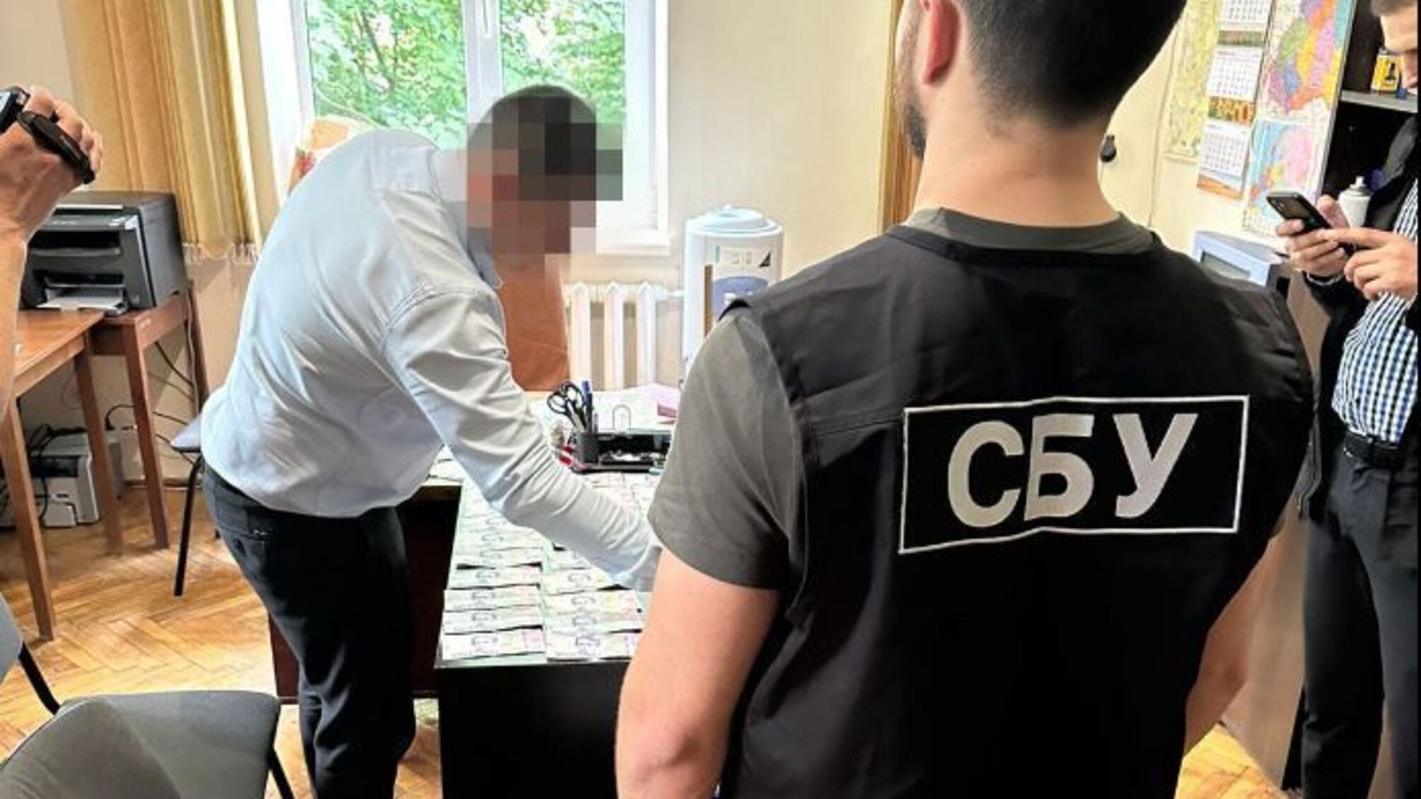 10 500 гривен за справки о медосмотре: в Тернопольской области подозревают директора диспансера