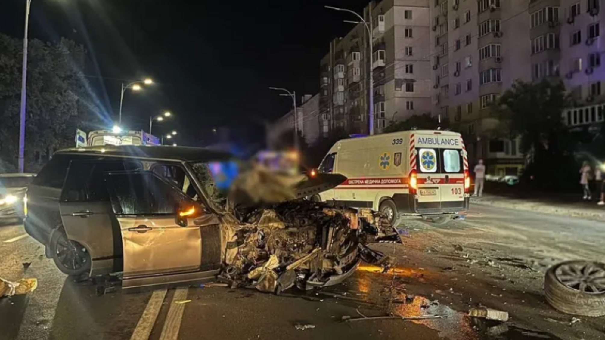 В столице Range Rover влетел в троллейбус: многие пассажиры пострадали