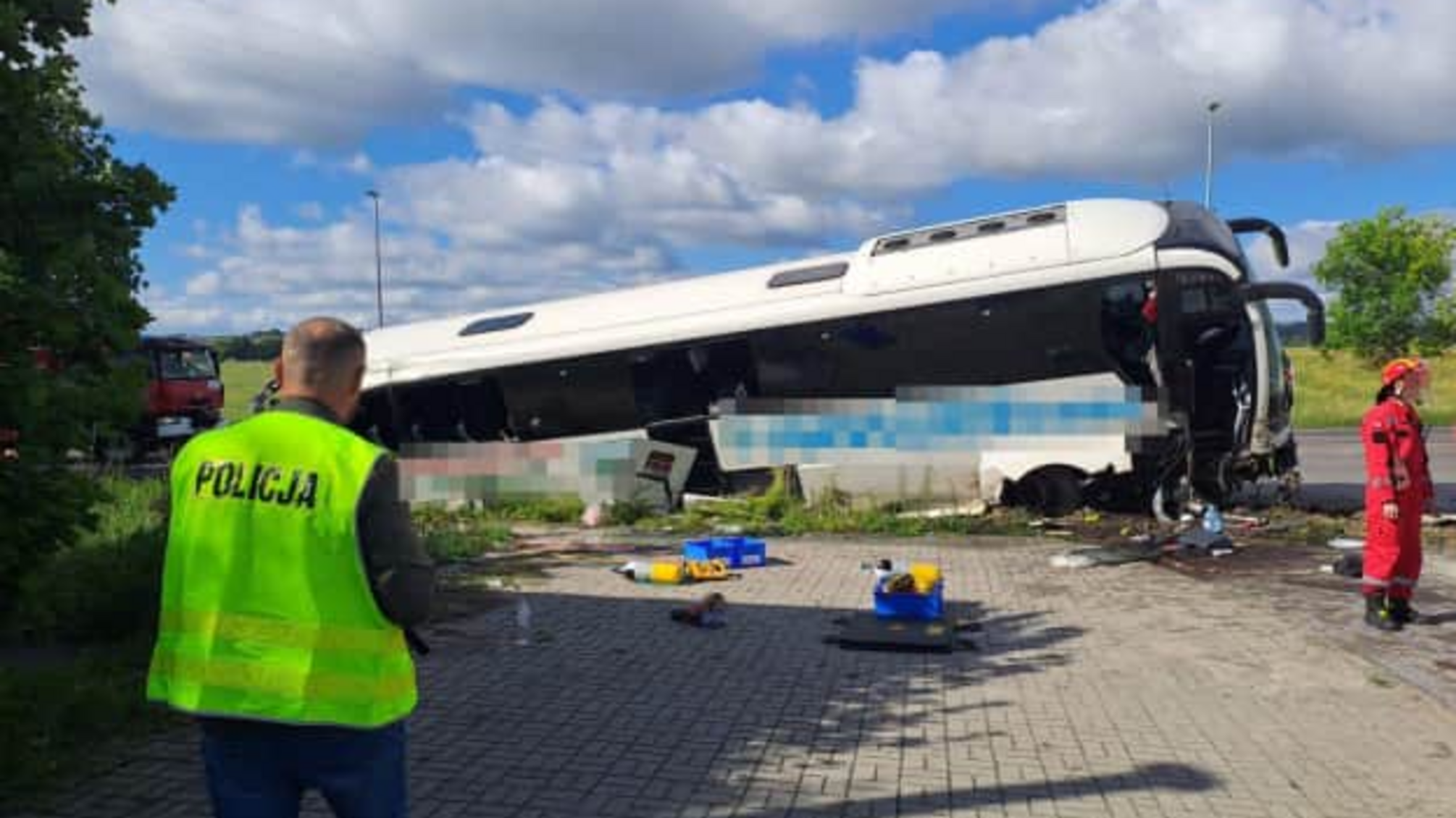 У Польщі автобус з українцями злетів у кювет: постраждало 14 осіб