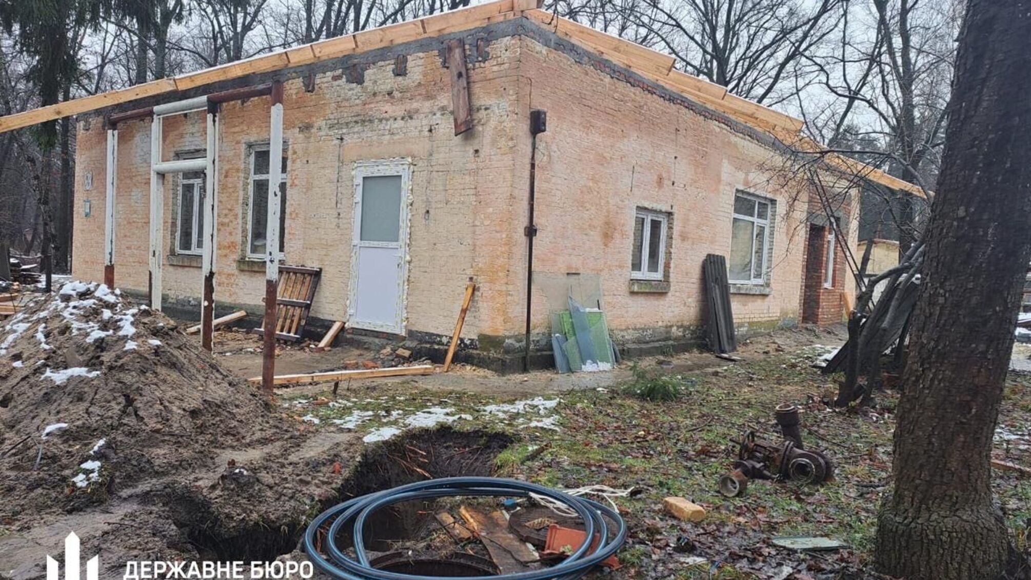 Наживалися на ремонті оборонних об’єктів: ДБР повідомило про підозру начальнику КЕВ та підприємцю з Волині