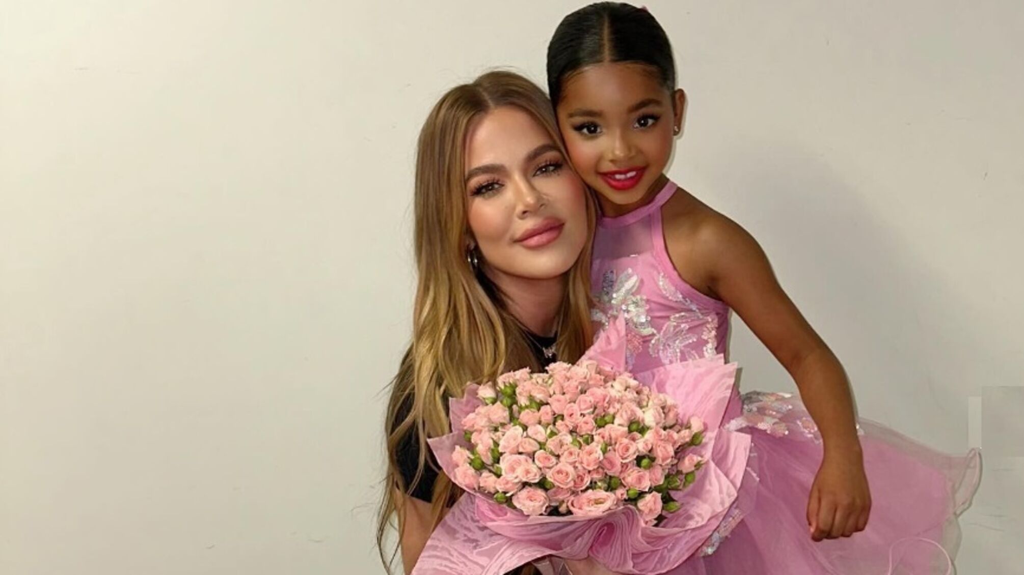 Хлое Кардашьян похвасталась своими дочерьми, покорившими танцпол