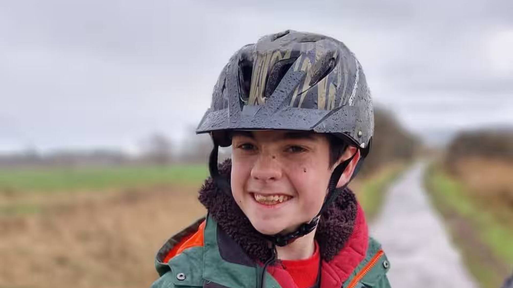 Мальчик в шлеме