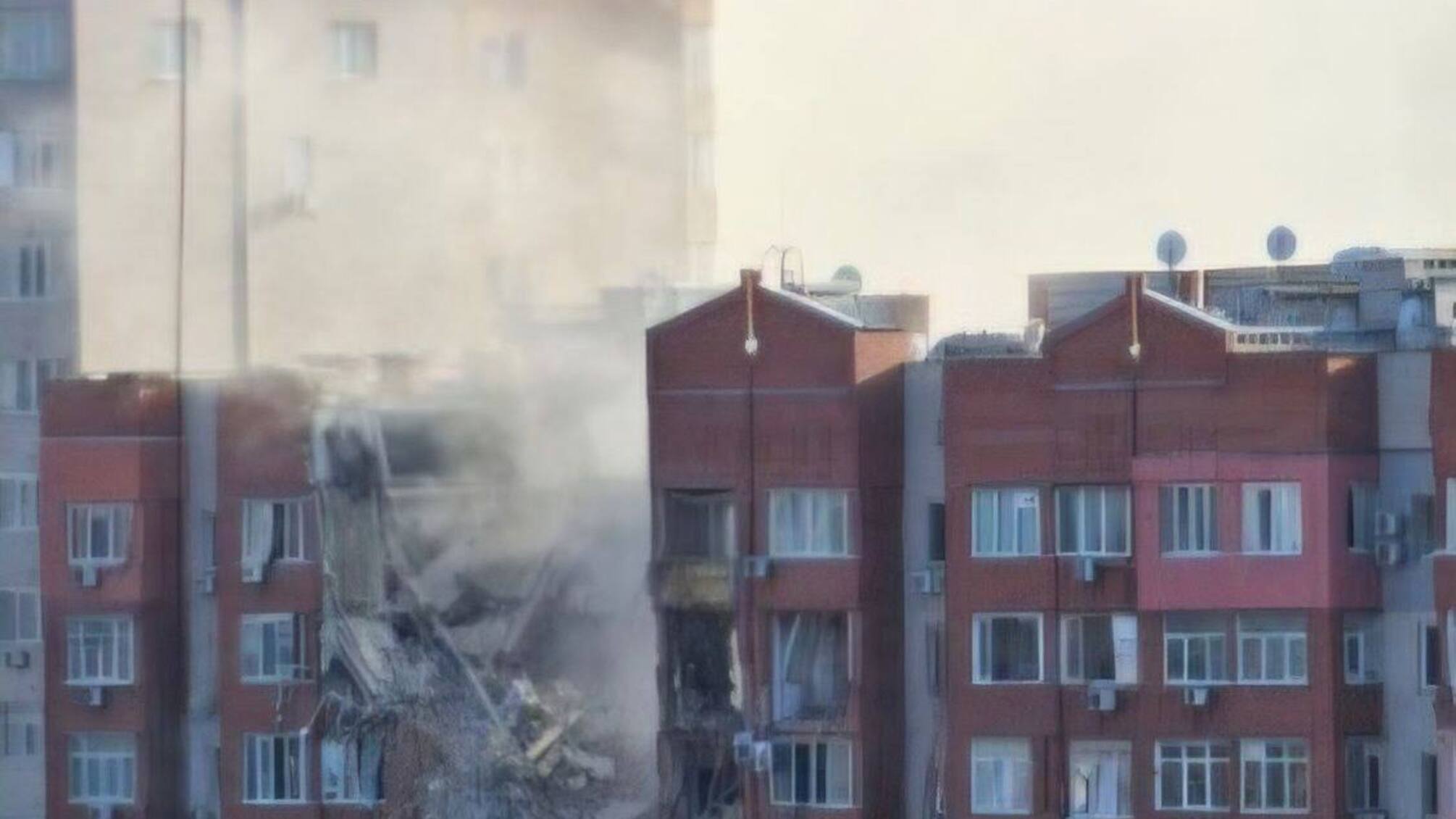 Враг совершил ракетную атаку на Днепр: есть повреждения 9-этажки