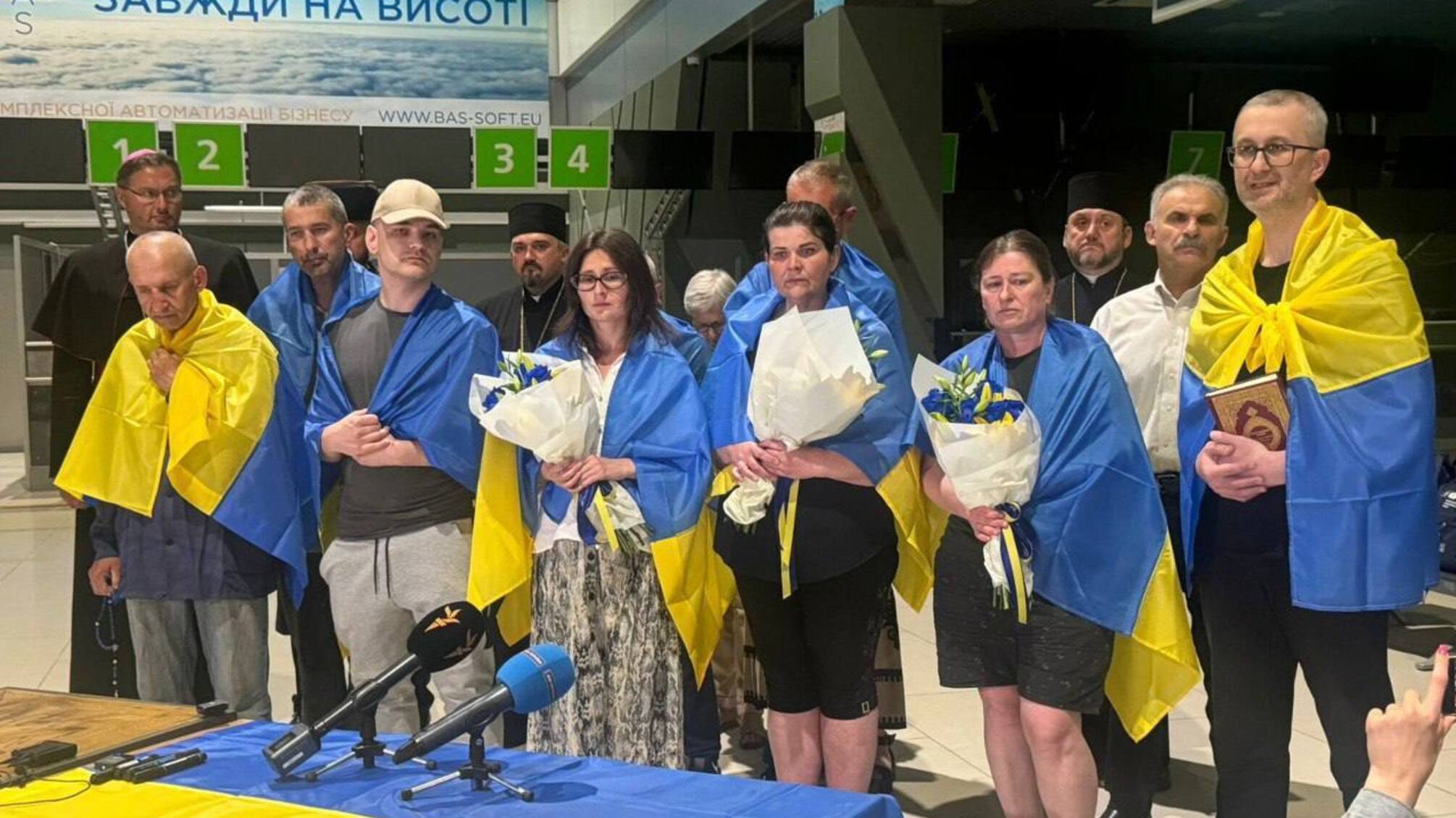 Україна повернула ще 10 українців, використовуючи посередництво Святого Престолу
