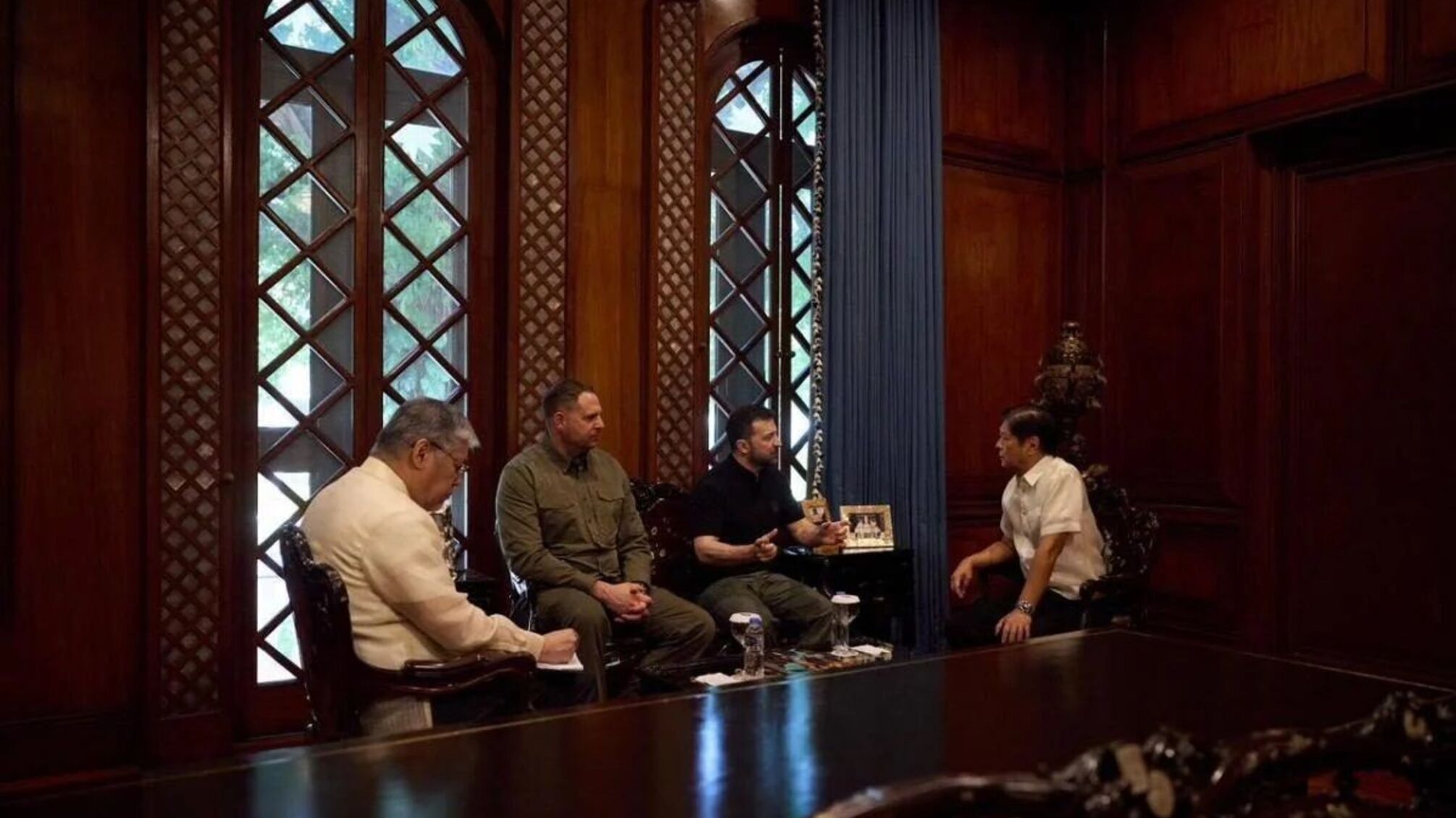 Зеленский впервые встретился с президентом Филиппин Маркосом-младшим