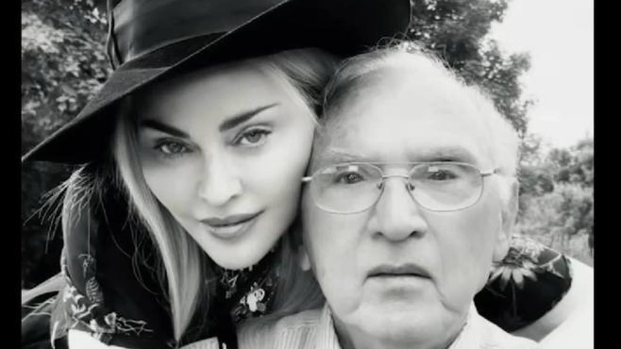 Люблю тебя к луне и обратно': Мадонна поздравила отца с 93-летием