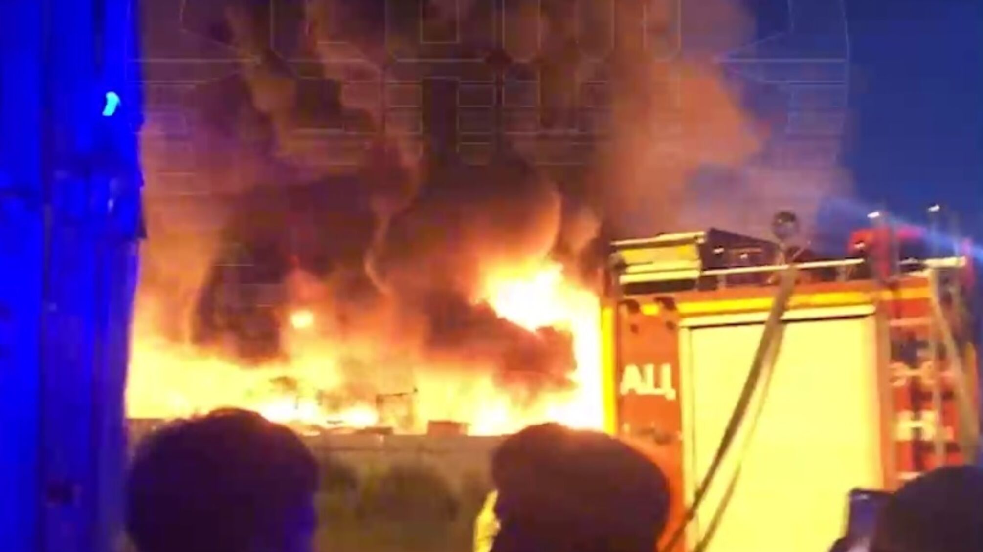 Атака дронів і пожежа на складах: вибухова ніч у росії