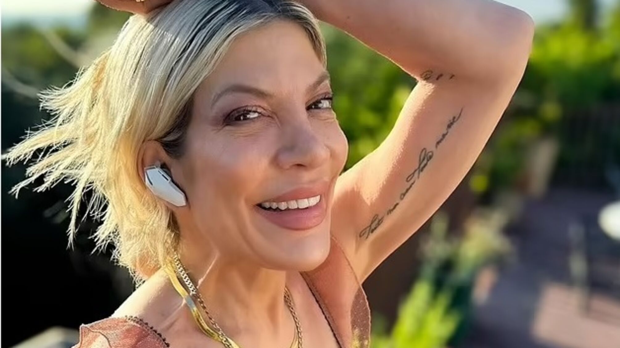 Торі Спеллінг зробила вініри та посміхається без страху