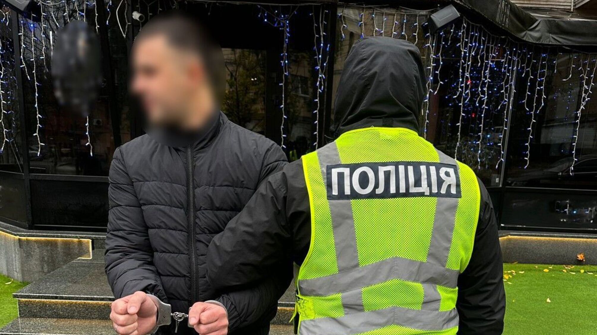 У столичному готелі поліція затримала дебошира, який назвався 'військовим генералом' (відео)