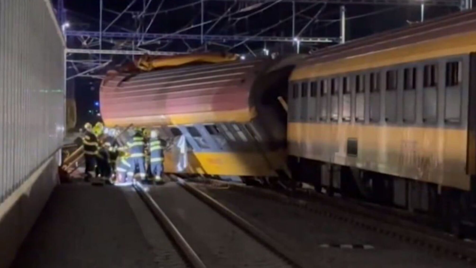 Трагедия на железной дороге в Чехии: столкновение поездов привело к многочисленным жертвам