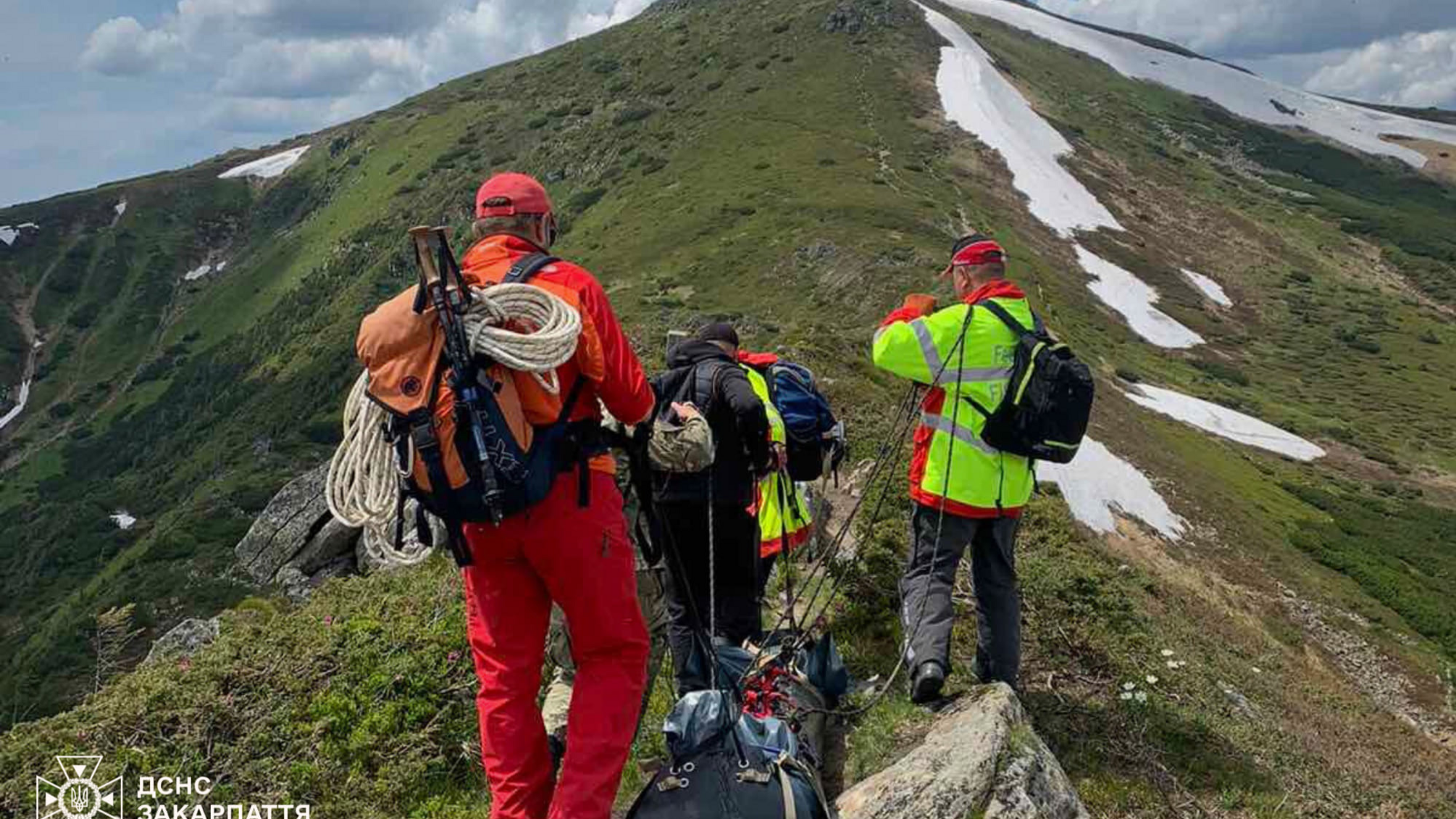 На межі Закарпаття та Прикарпаття туристи виявили тіло: загблим виявився 54-річний киянин