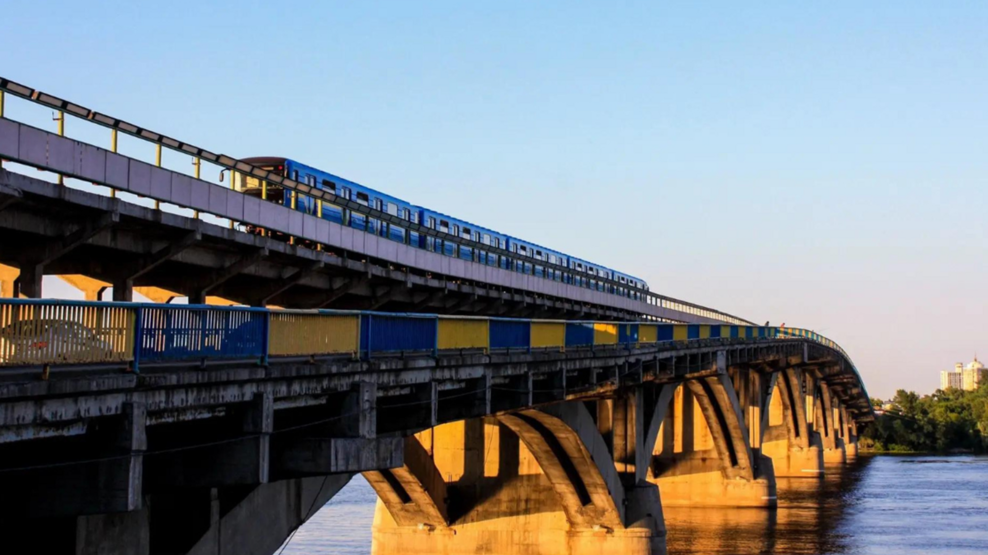 Киевавтодор объявил тендер на противоаварийные работы на мосту Метро стоимостью более 2 млрд грн