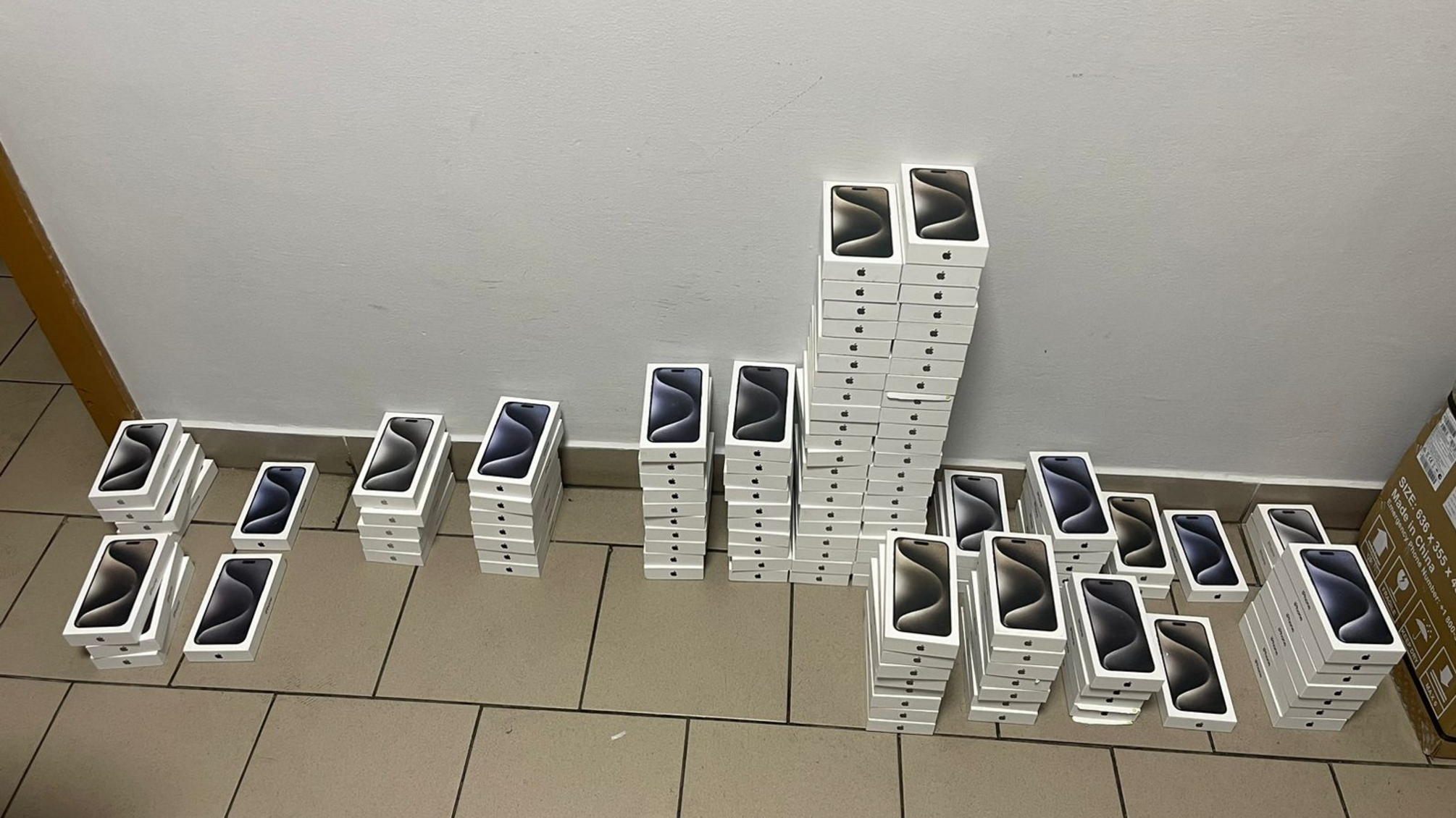 124 iPhone под сиденьем: водитель автобуса стал первым подозреваемым по делу о товарной контрабанде в Украине
