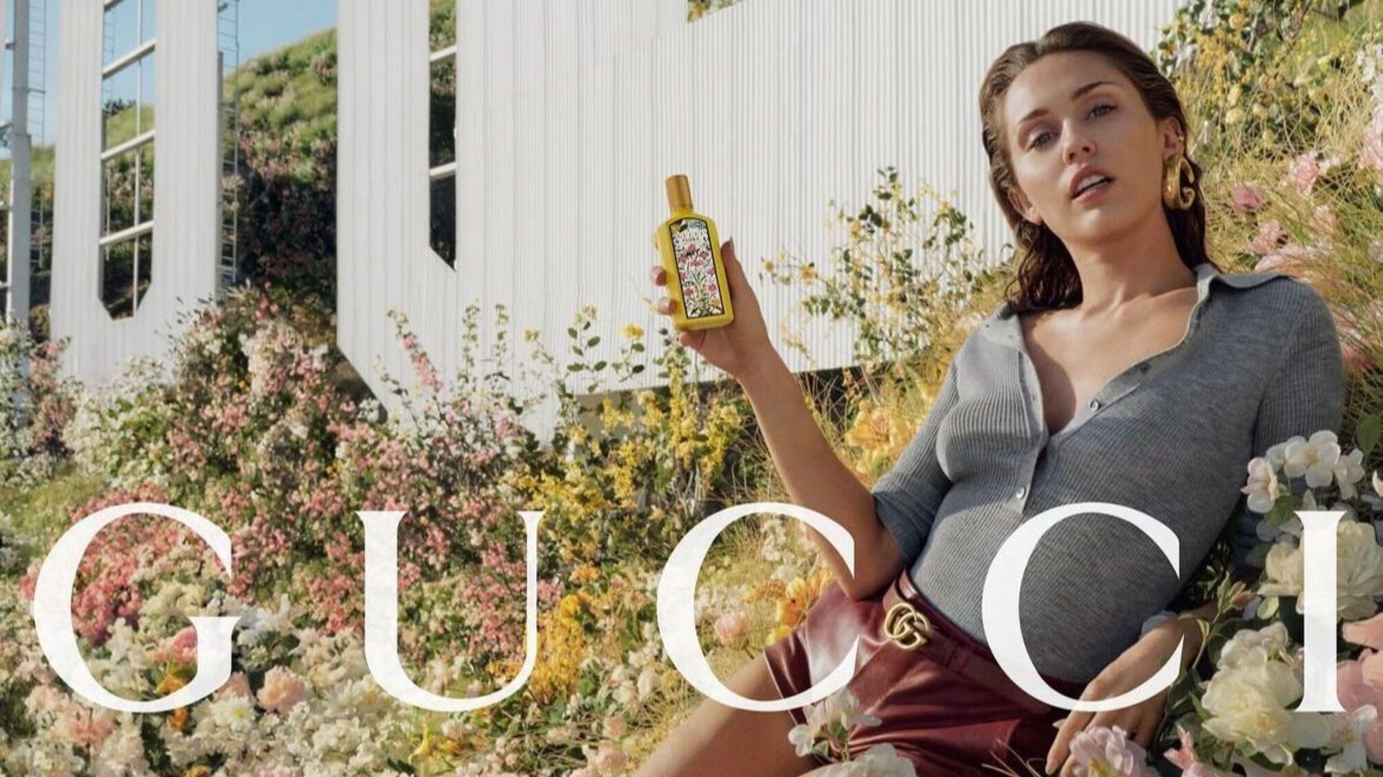 Майли Сайрус повторила свой клип 'Flowers' в новой рекламе духов Cucci