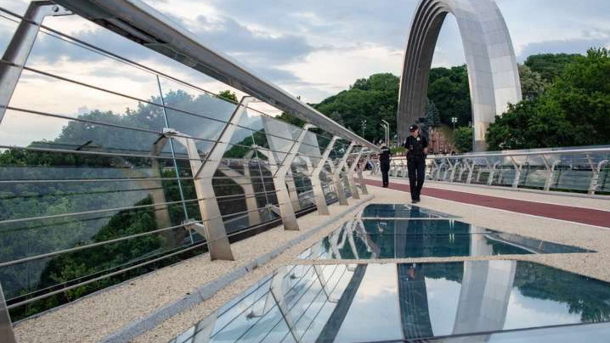 Пішохідно-велосипедний міст через Володимирський узвіз