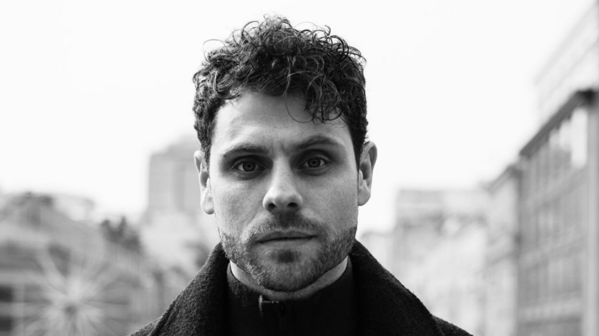 актор Артур Логай