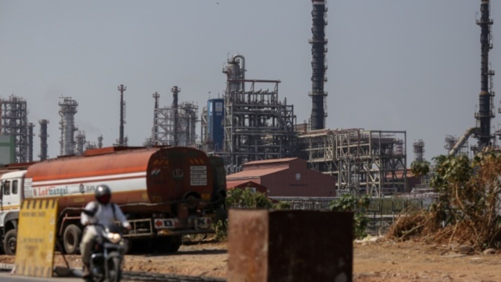 Індійські нафтопереробні гіганти уклали нові угоди з росією на імпорт нафти