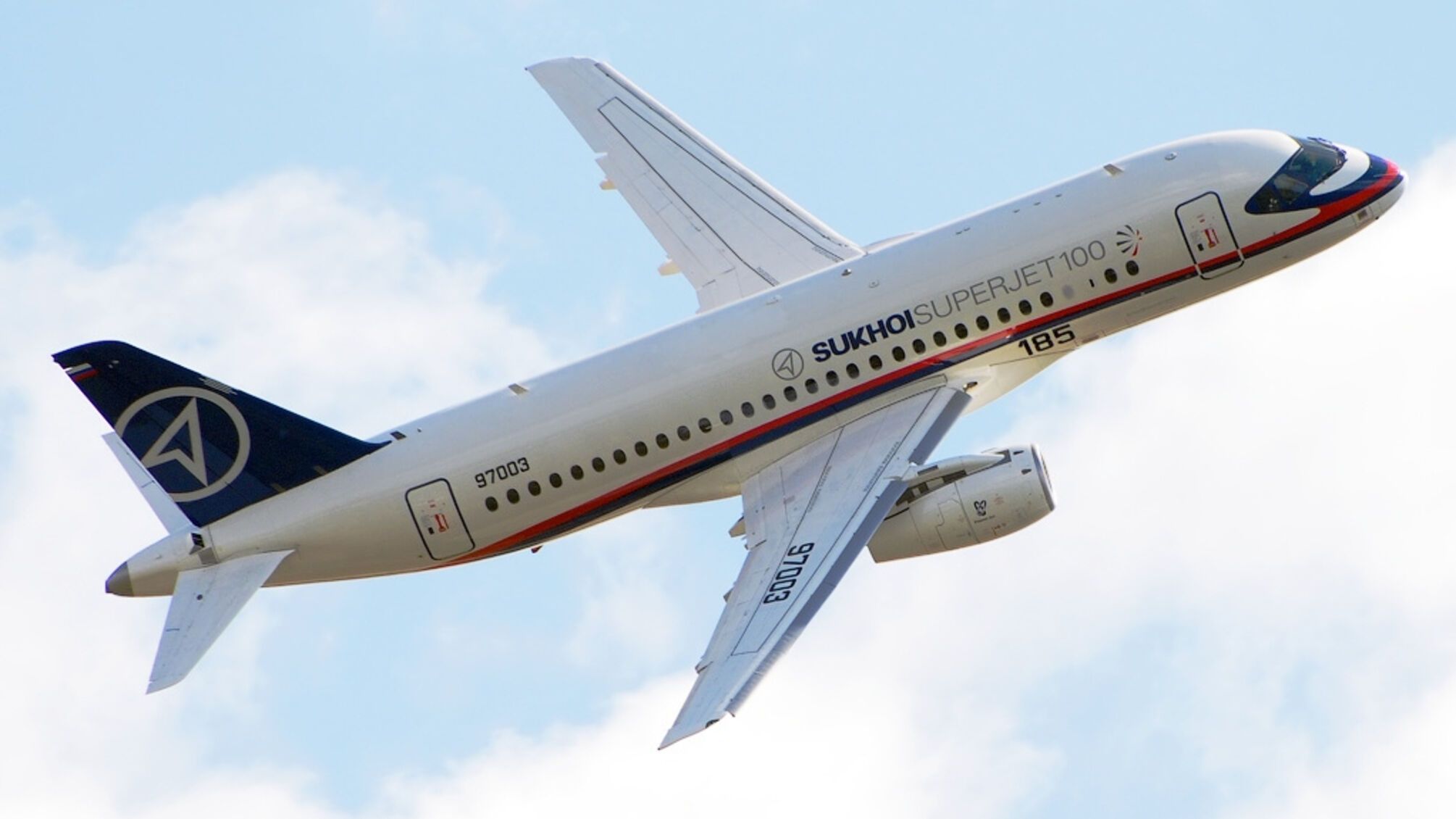 самолет Sukhoi Superjet 100