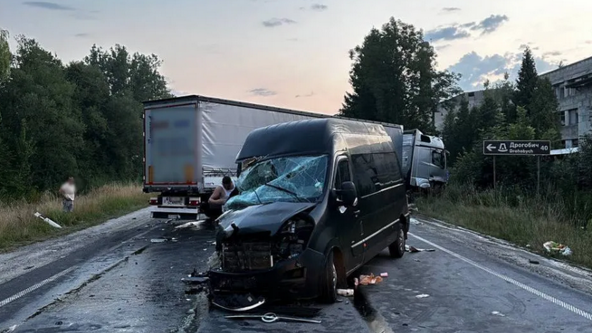 На Львівщині вантажівка зіткнулася з мікроавтобусом: є постраждалі