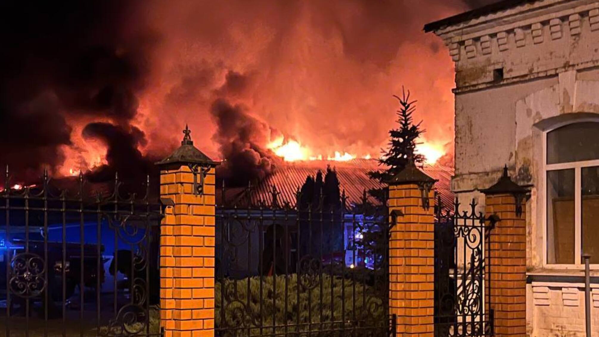 Пожежа на заводі у Курській області після атаки БПЛА