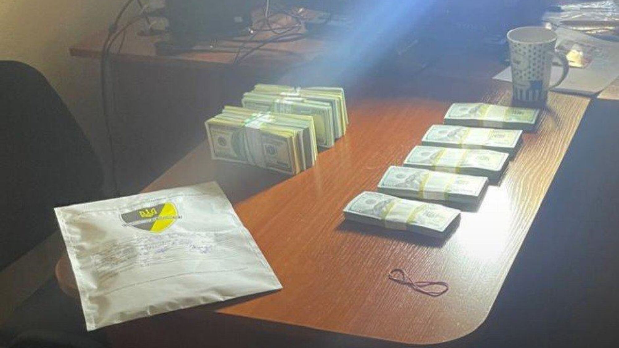 Скандал у Генпрокуратурі: прокурорів підозрюють у хабарництві