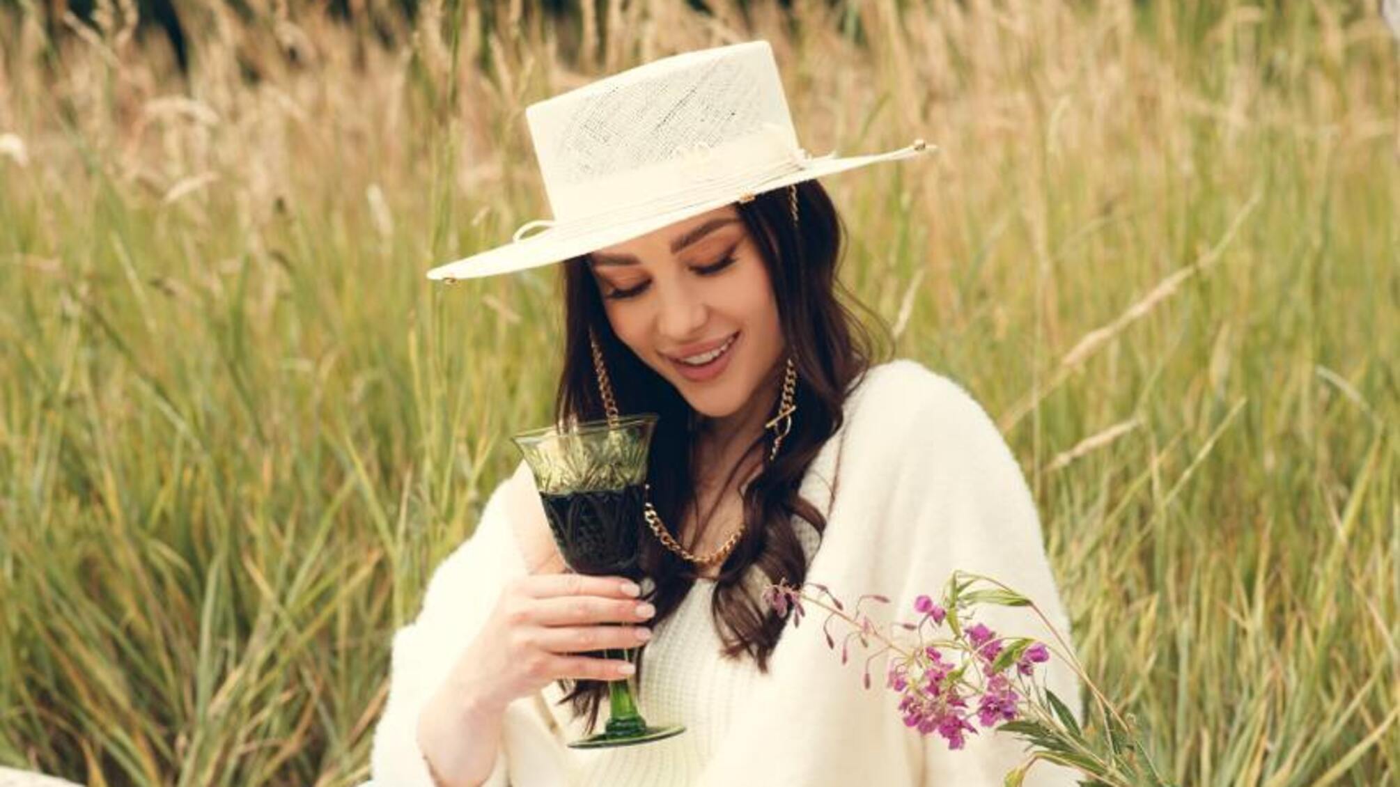 'Полей своим вином': певица YAROMIYA представит трек о любви и ее противоречиях