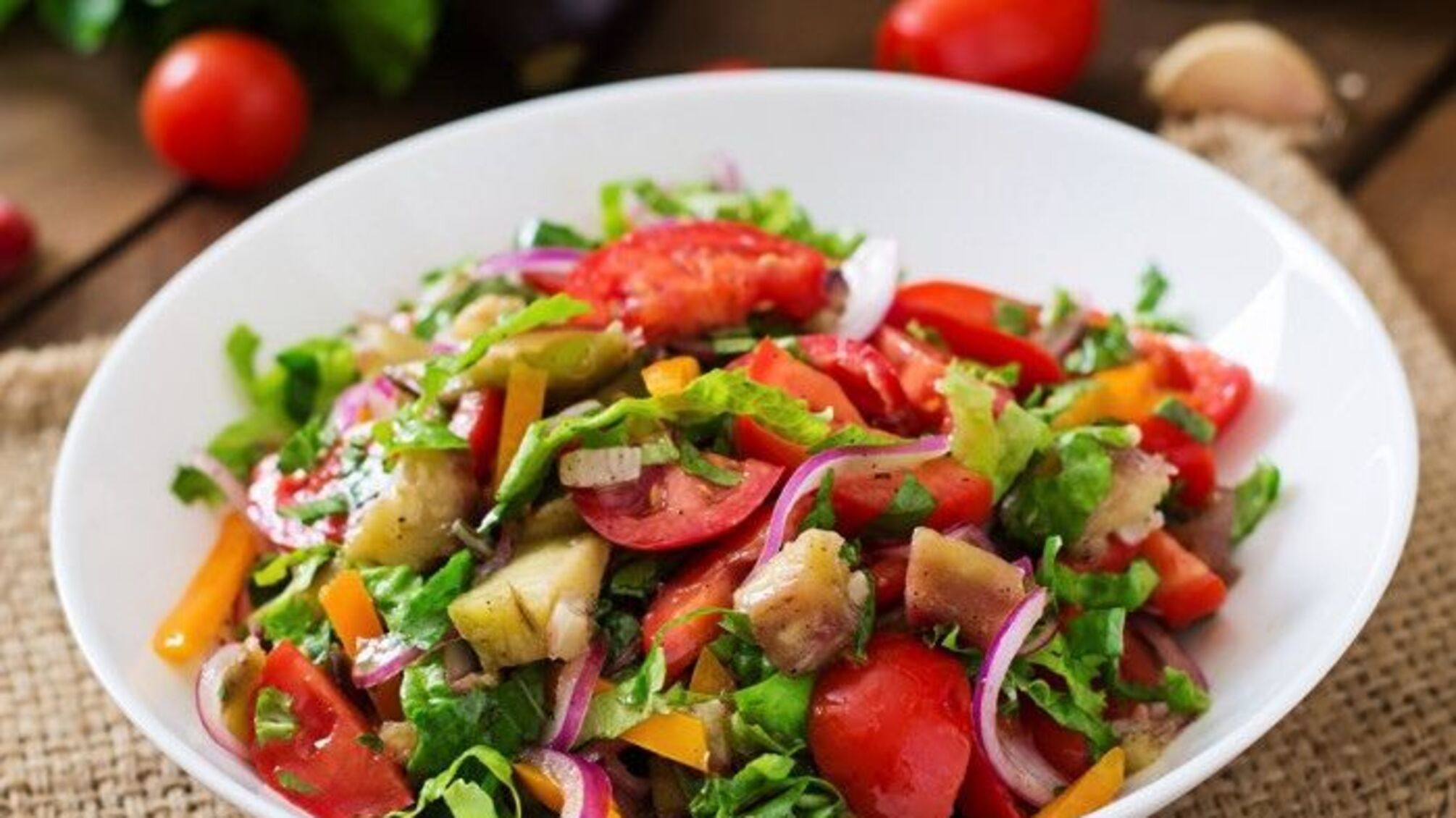 Освіжаючий салат з баклажанами