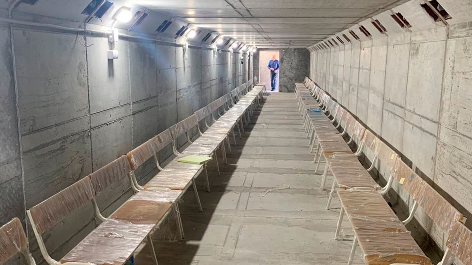 Директора учебного заведения в Киевской области подозревают в растрате средств на укрытие