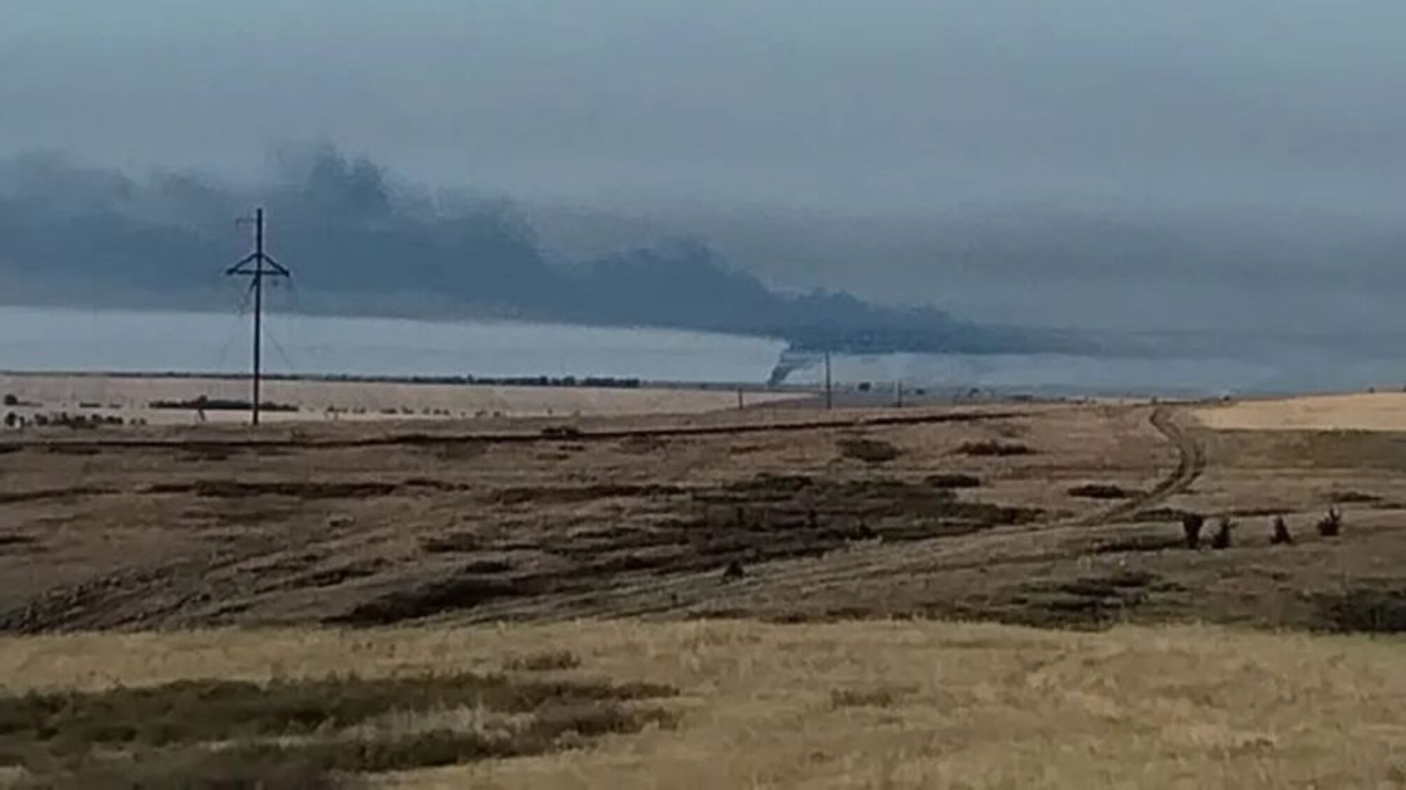 Атака дронов на военный аэродром в Морозовске вызвала пожар