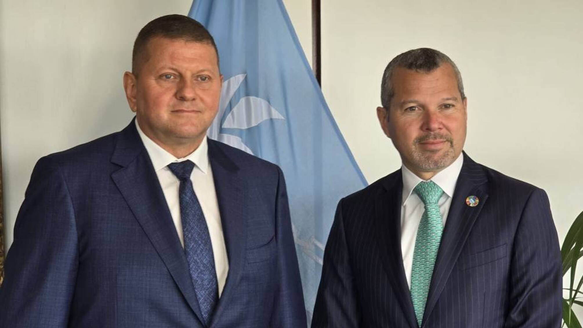 Валерий Залужный провел встречу и Арсенио Домингесом