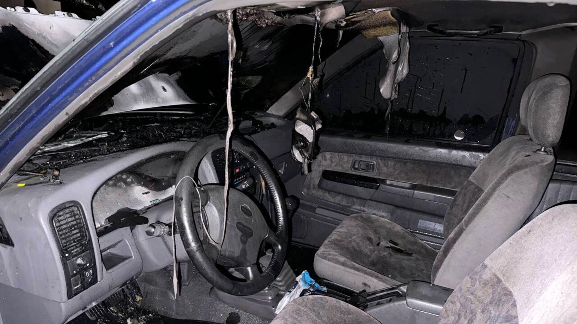 Сожженный автомобиль защитников