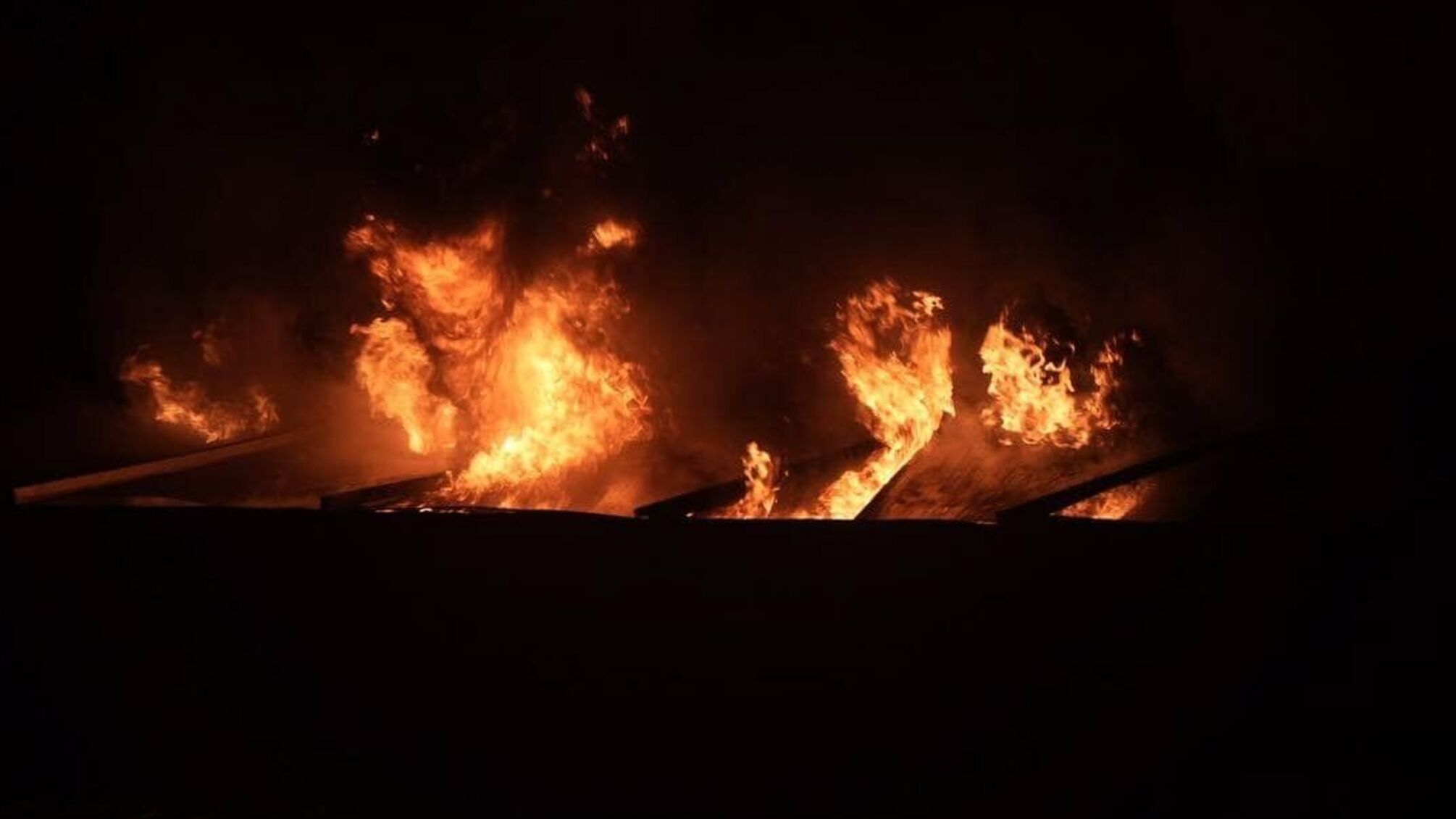 Силы обороны ночью нанесли удар по нефтебазе в Курской области рф - Генштаб