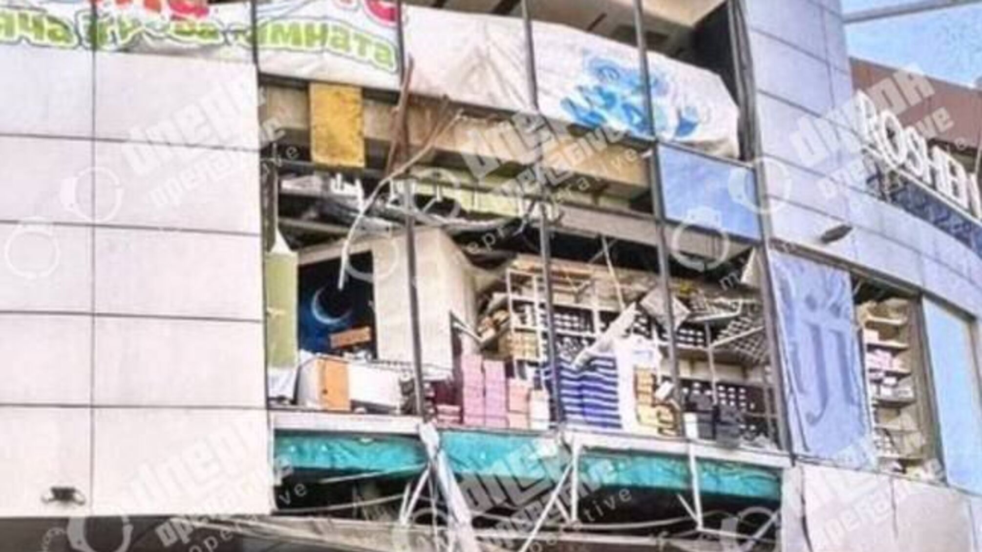 Ракетний удар в Дніпрі: десятки вибухів та пошкодження супермаркету