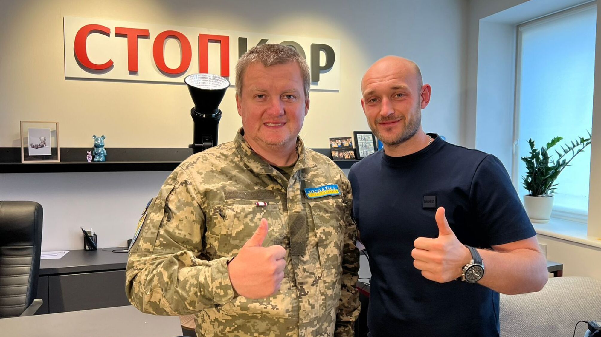 Владимир Чеславский и Игорь Бондарчук в офисе 'СтопКора'