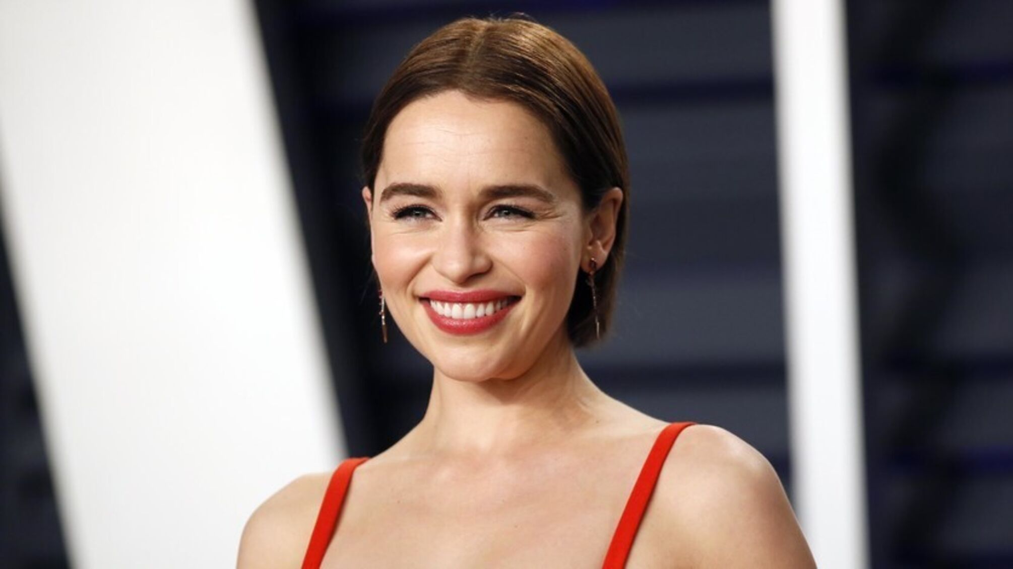 Емілія Кларк ділиться фотографіями з загадковим хлопцем у Франції