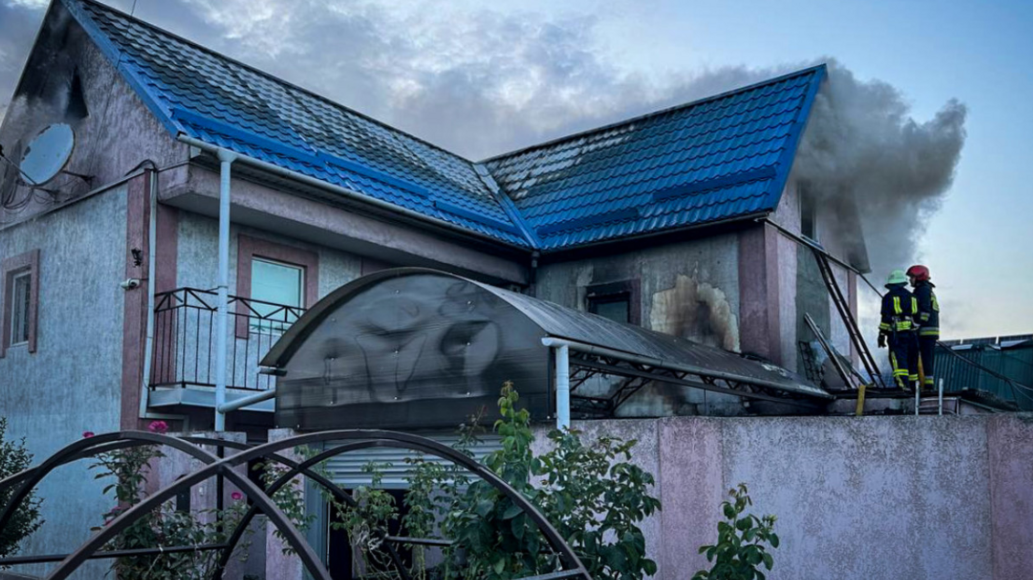 Героїчний порятунок в Ізмаїлі: інспектори врятували жінку з вогняної пастки, але господар будинку не вижив