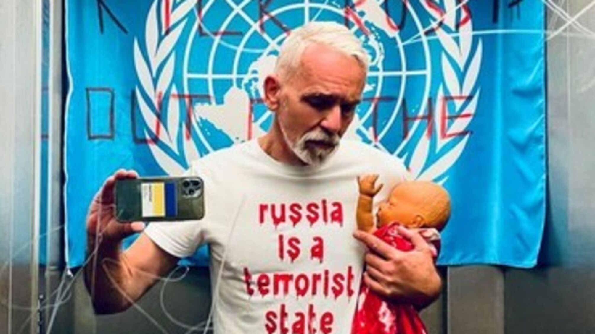 Німецький дизайнер Франк Пітер Вайлд виступив із закликом підтримати Україну після обстрілів