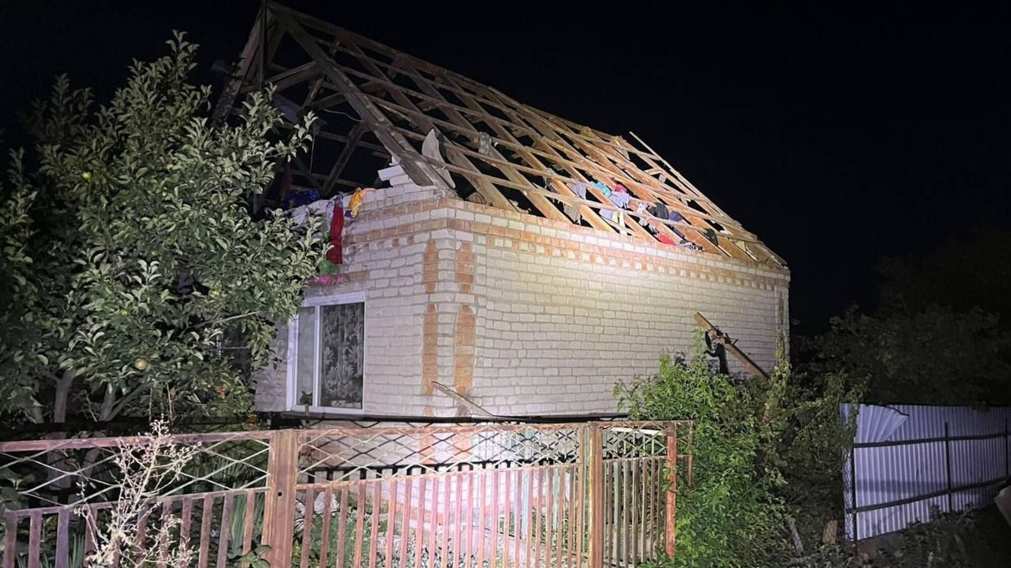 Масовані обстріли і дронові атаки на Дніпропетровщині, Київщині