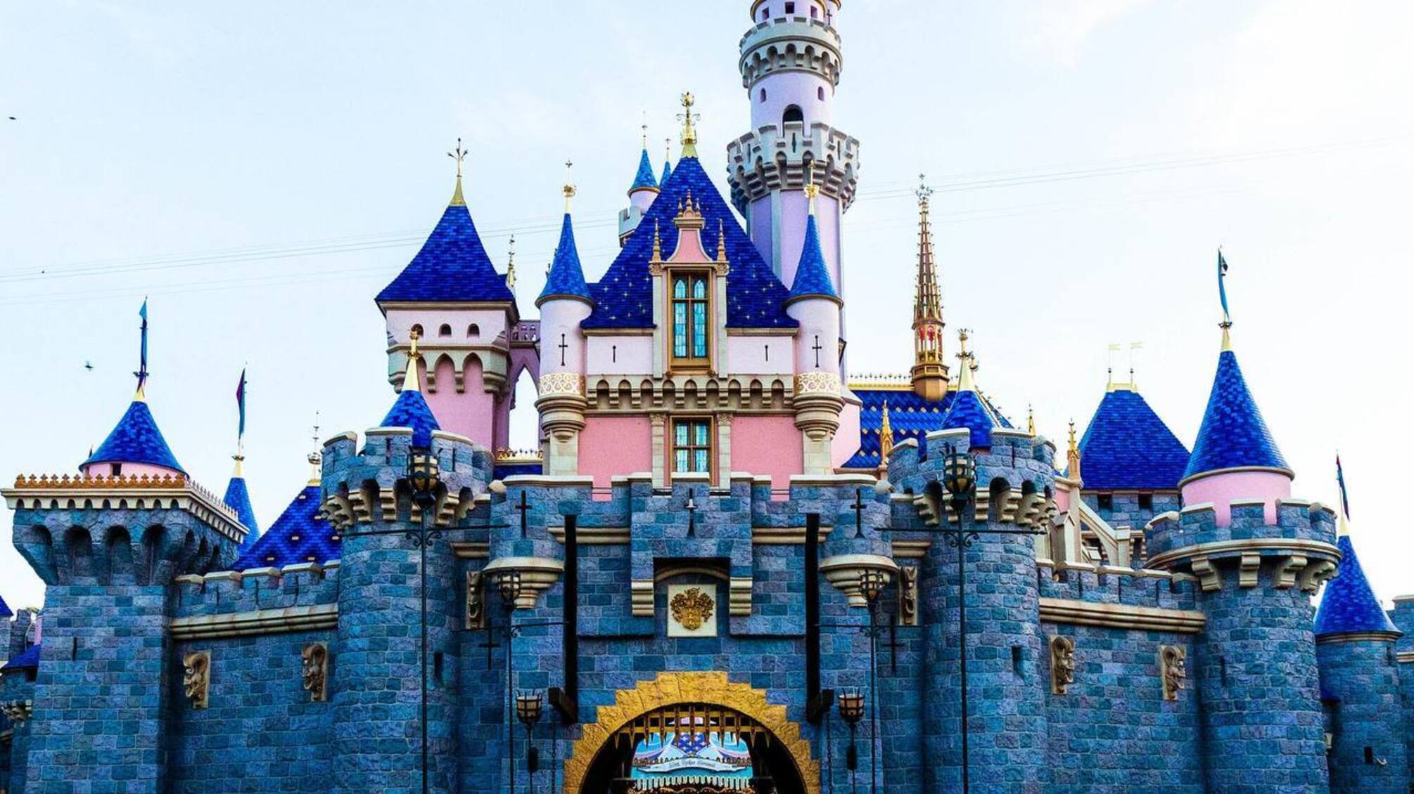 Новые аттракционы и шоу: Disney объявил об инвестициях в парки на $60 миллиардов