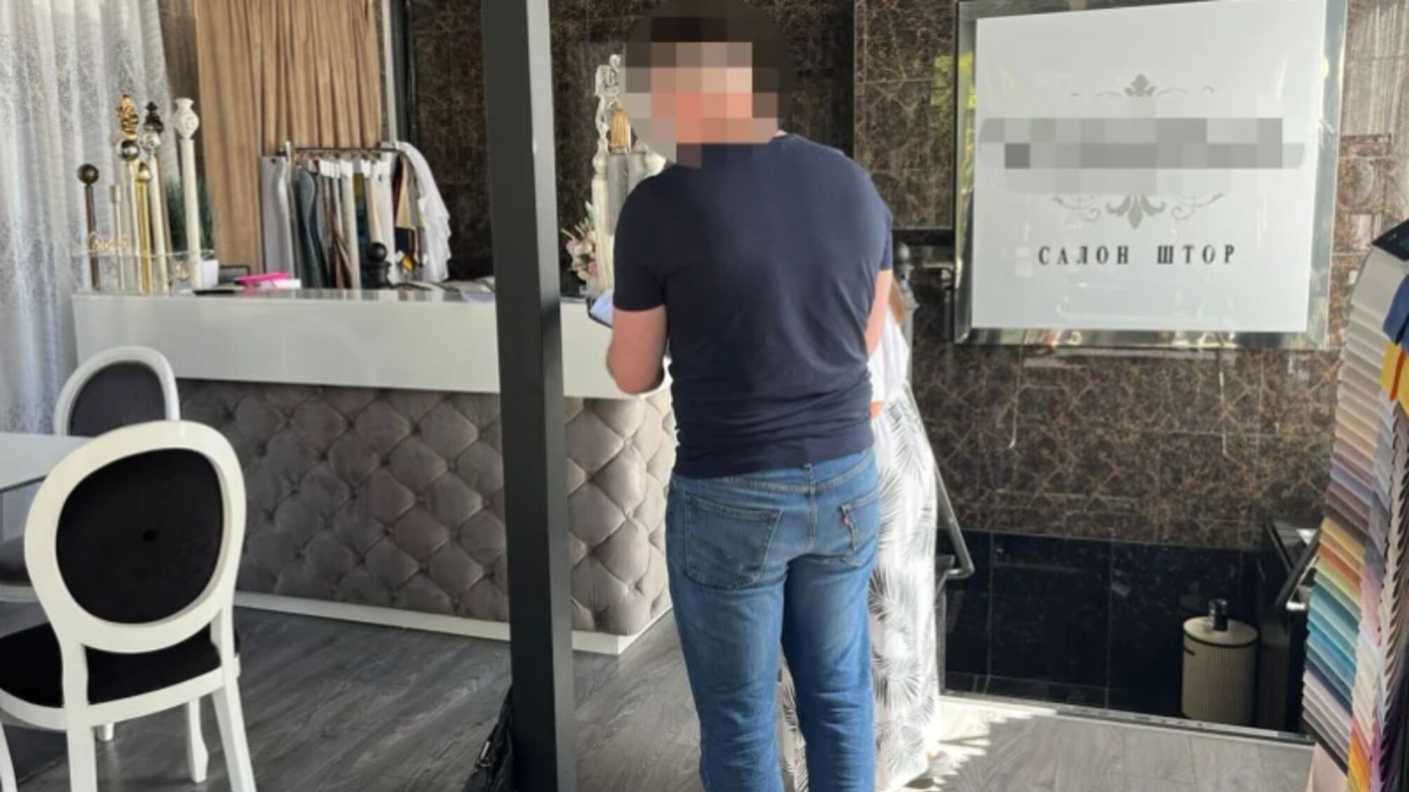 Чиновник незаконно приобрел элитные автомобили и квартиры на миллионы: детали расследования