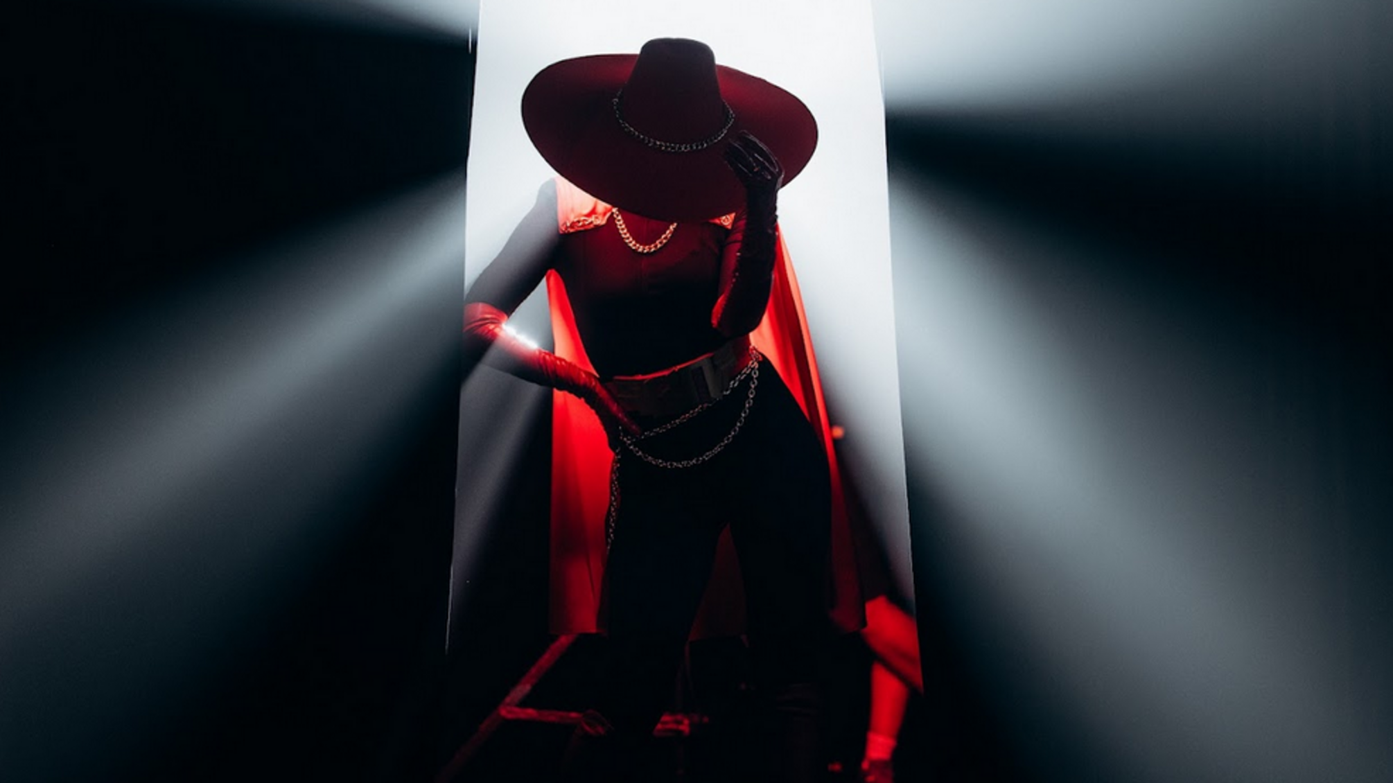 Дебютный альбом перед дебютным Дворцом Спорта: 'Едет крыша' от Klavdia Petrivna