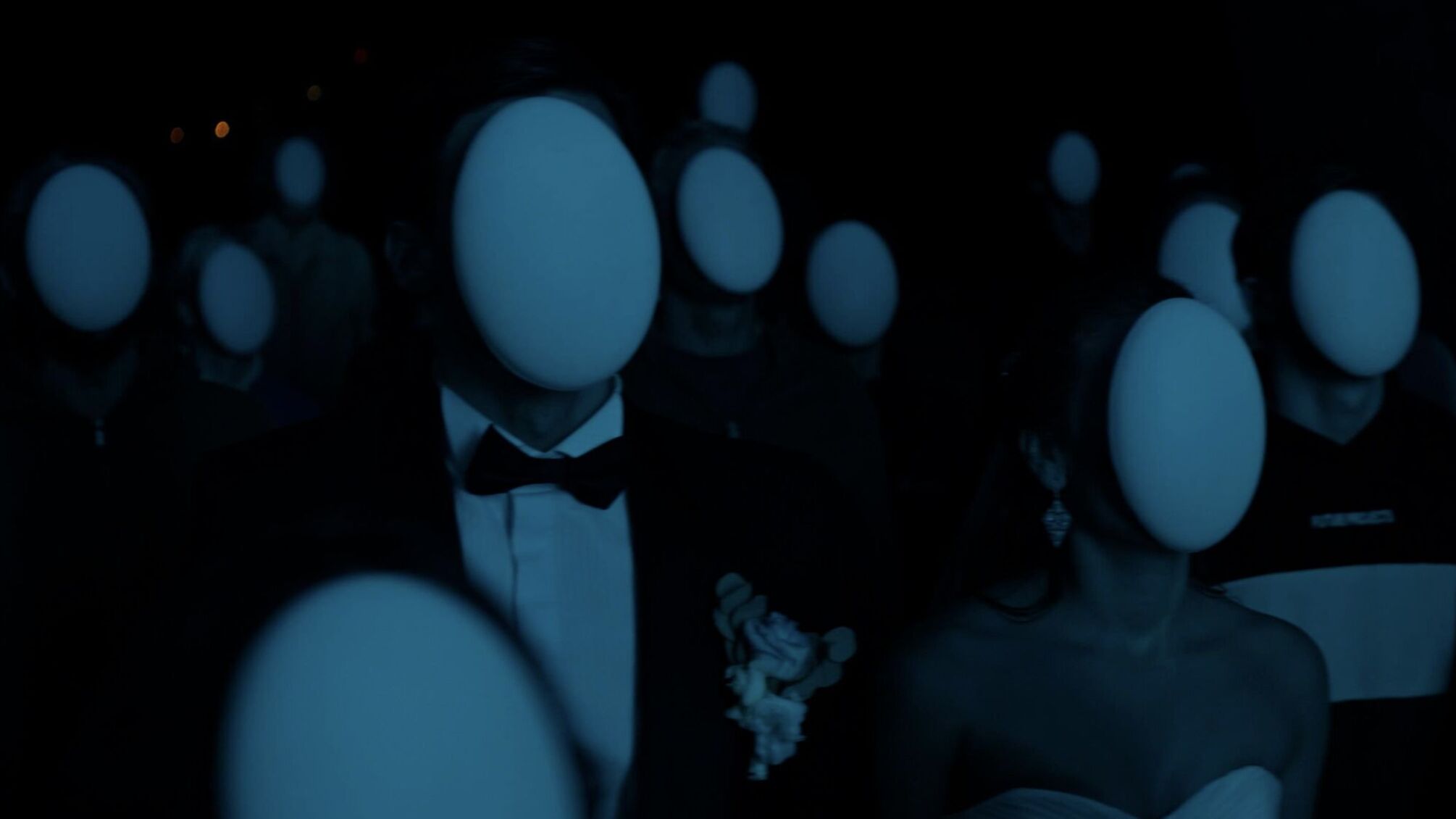 Секретний флешмоб з масками: інтернет-користувачі розсекретили його автора