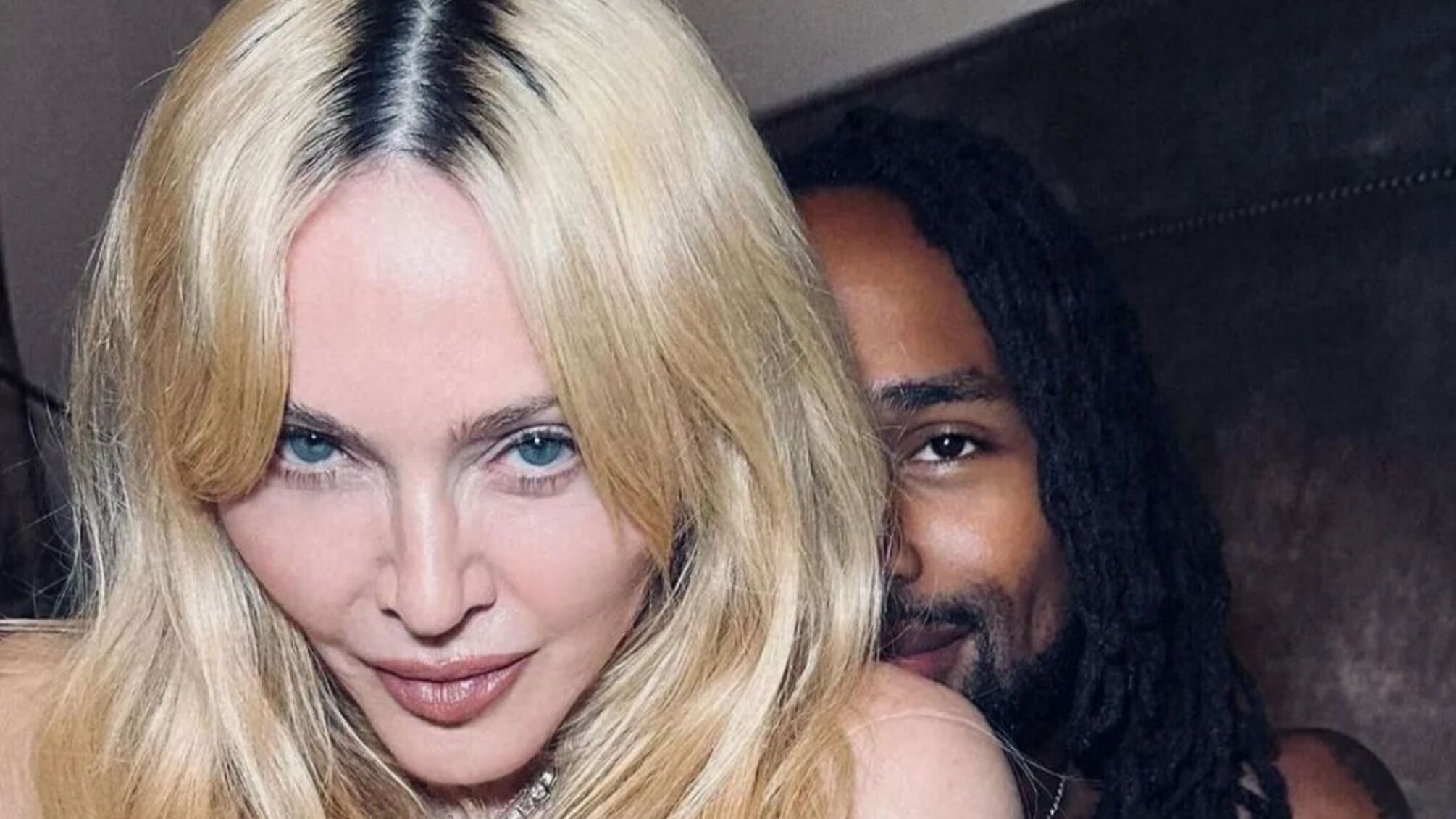 Мадонну заметили с новым, 28-летним бойфрендом, Акимом Моррисом во время отдыха в Италии.