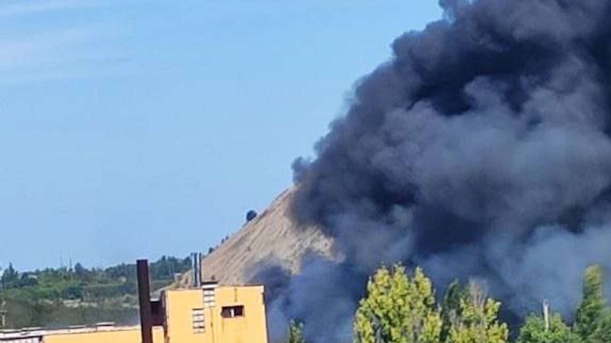 У Донецьку загорівся ТЦ “Галактика”