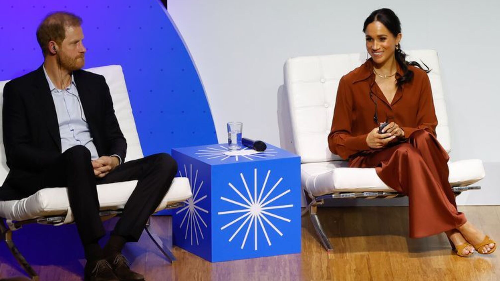 Меган Маркл и принц Гарри обсудили безопасность в интернете на саммите в Колумбии