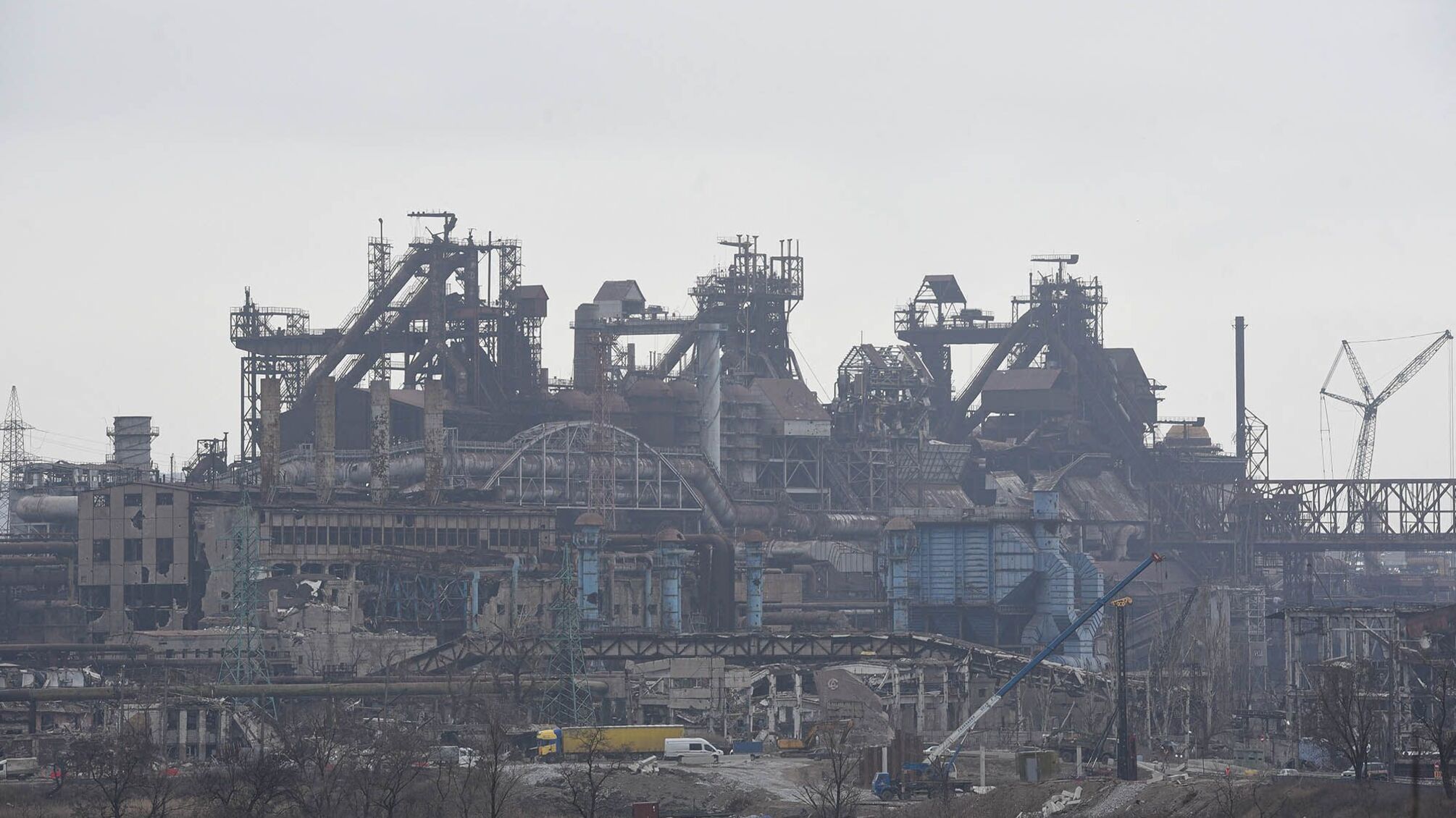 'Азовсталь' перетворилась на місце для сталкерів: що відбувається на зруйнованому підприємстві у Маріуполі