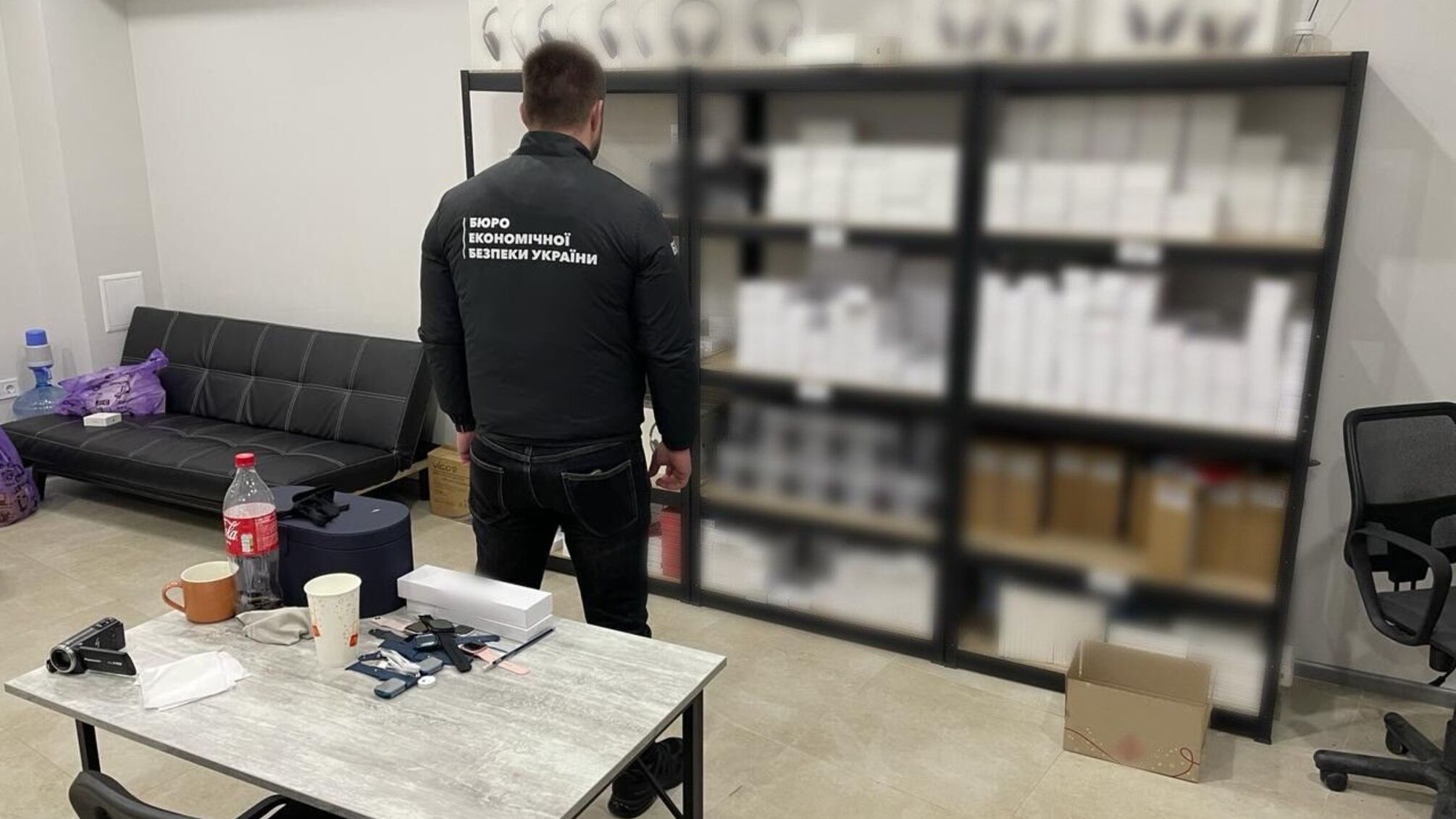 Кіберполіція та беб викрили групу зловмисників, які продавали «репліки» світового бренду