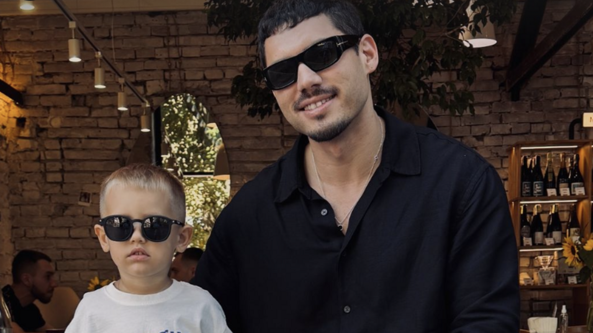 Приехал с важной миссией: холостяк Никита Добрынин посетил родные Черновцы