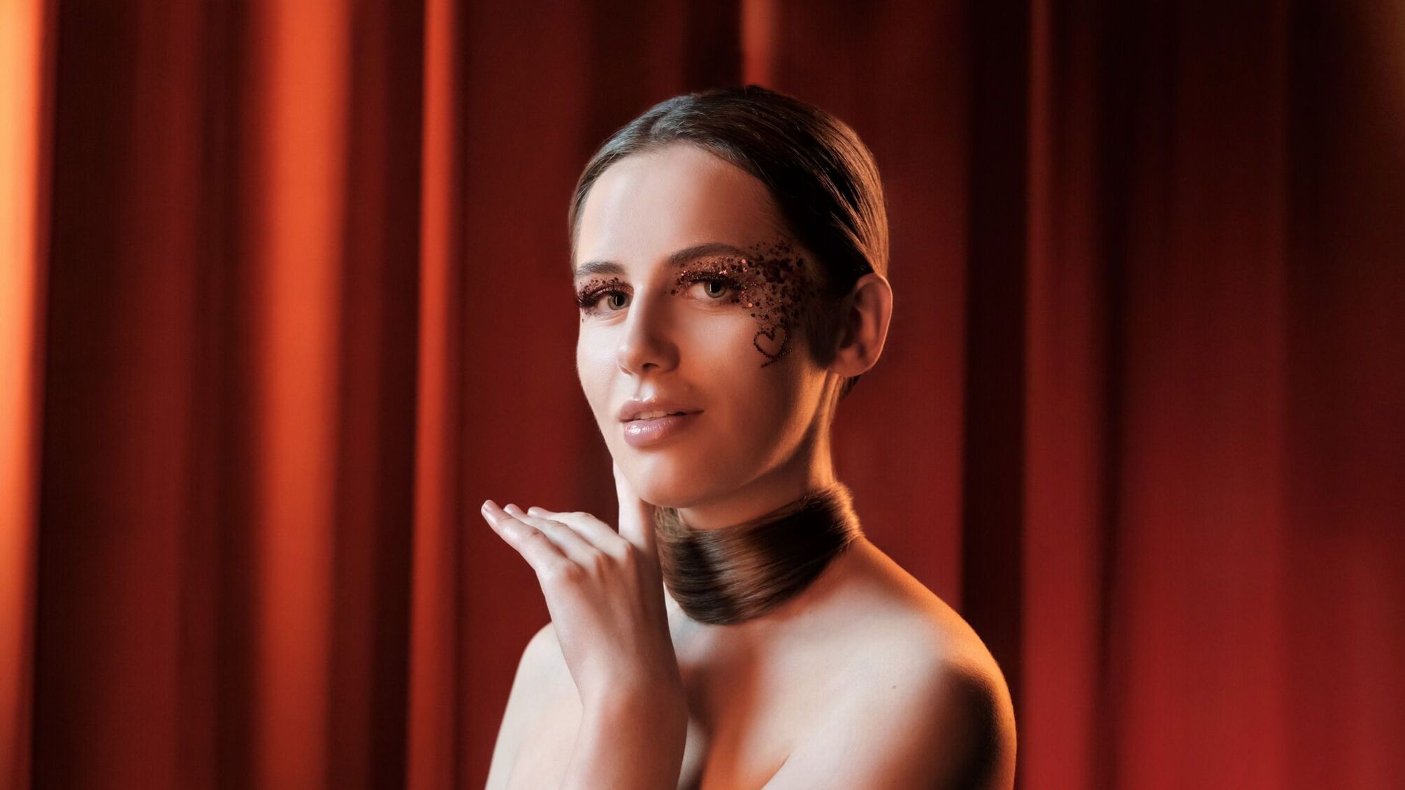 'Сожалею, что не решилась раньше': эксклюзив о жизни и начале карьеры артистки ЛЮБОВЬ